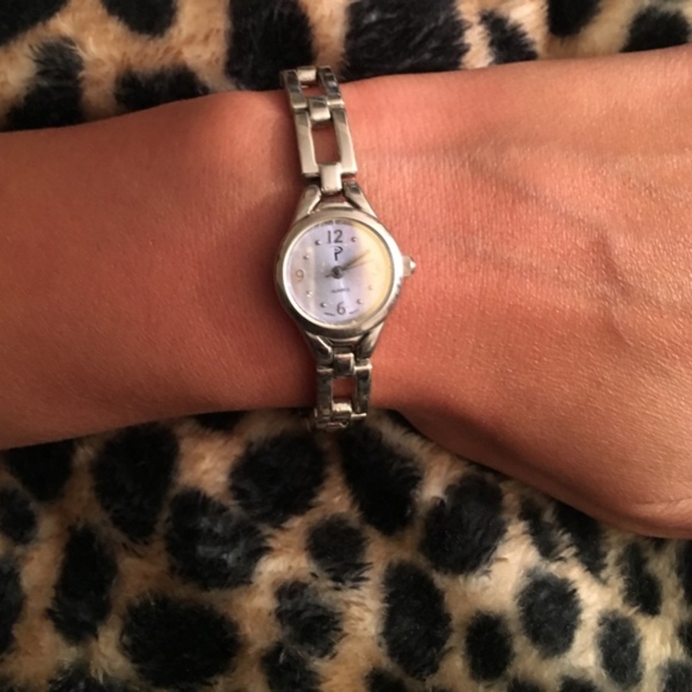 Simple everyday watch. Needs a battery